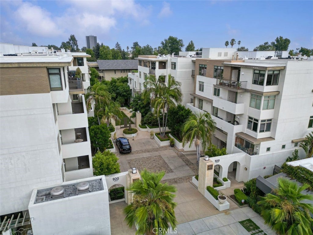 920 Granite Drive 117, Pasadena CA 91101