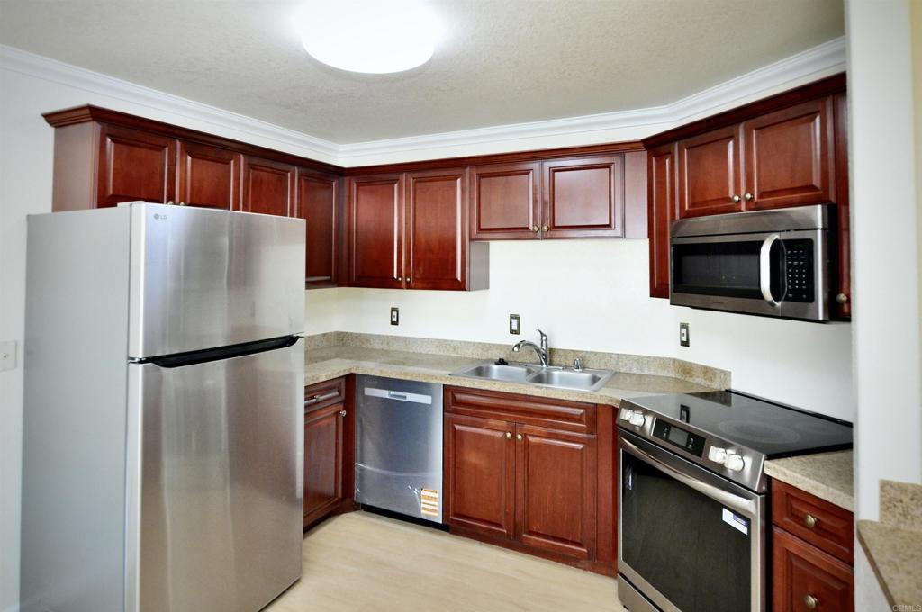 3512 Paseo De Los Americanos 93