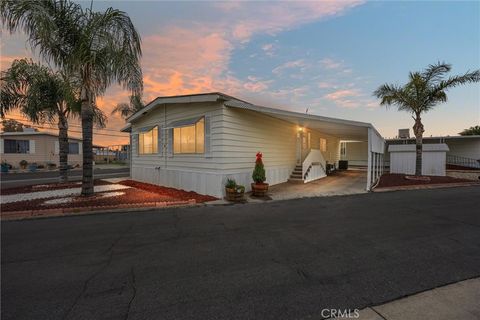 Photo of 4 Tee Ln, Bakersfield, CA 93308 (MLS # SR26057328)
