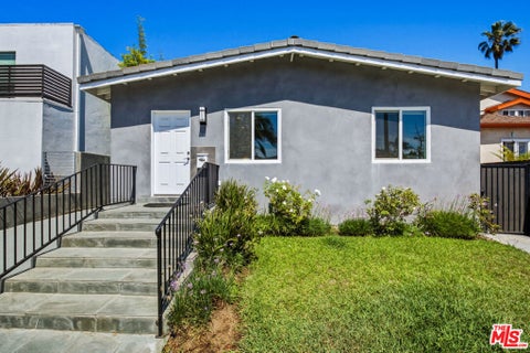 Photo of 869 Warren Avenue, Venice, CA 90291 (MLS # 26873321)