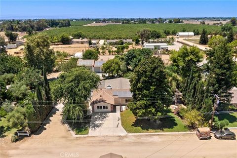 Photo of 921 Christian Avenue, Bakersfield, CA 93314 (MLS # SR25228800)