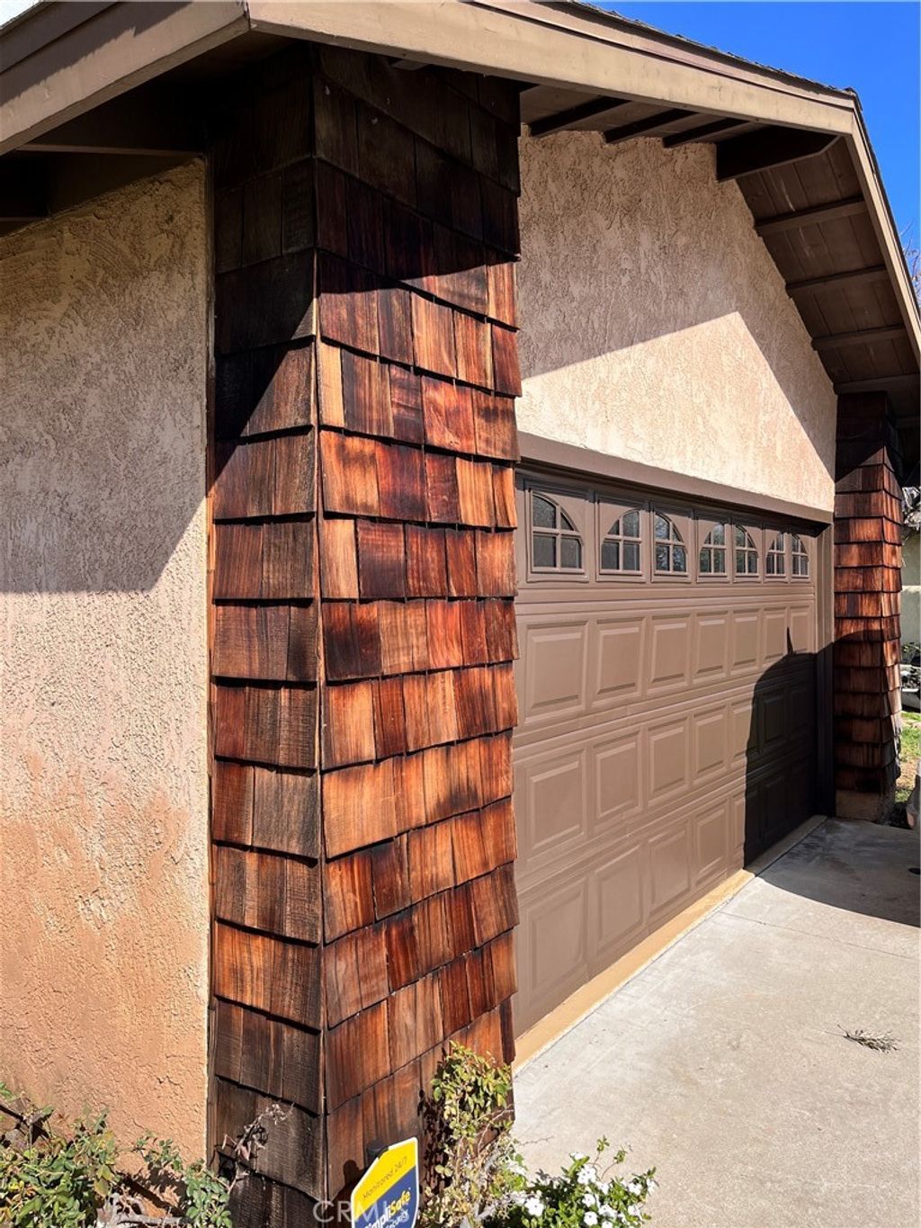 Photo of 801 W 124th St, Los Angeles, CA 90044 (MLS # PW26036235)