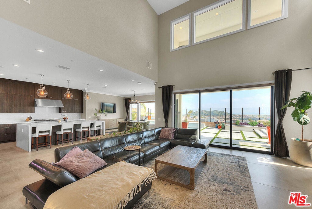20558 W Overlook Court