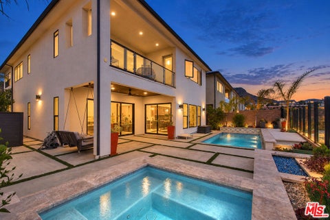 Photo of 20558 W Overlook Court, Porter Ranch, CA 91326 (MLS # 26857875)