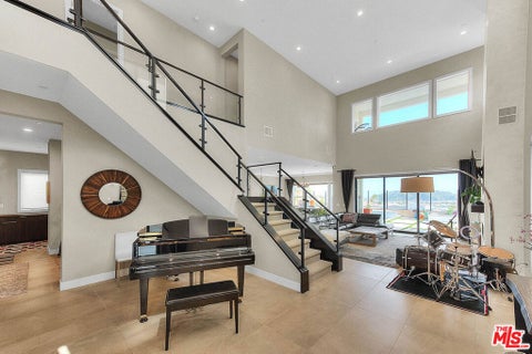 Photo of 20558 W Overlook Court, Porter Ranch, CA 91326 (MLS # 26857875)