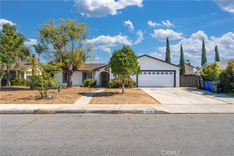 Photo of 1028 W Woodcrest ST, Bloomington, CA 92316 (MLS # CV26135399)