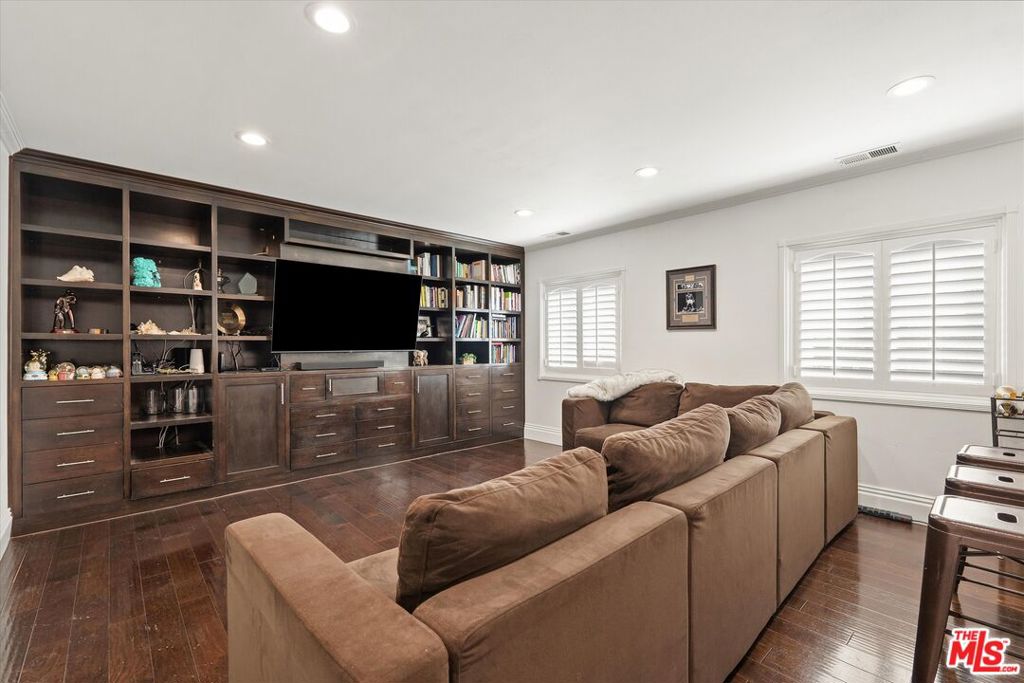 8171 Willow Glen Road