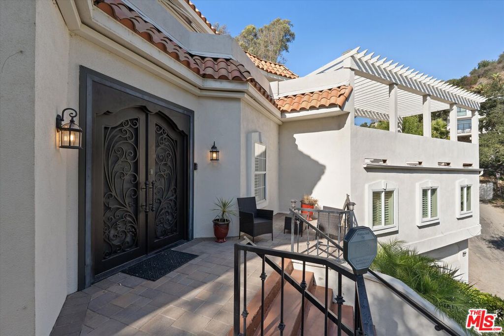 8171 Willow Glen Road