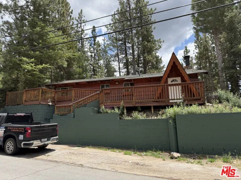 MLS: 26860299