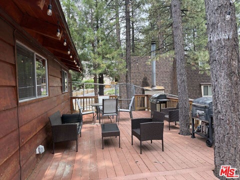 Photo of 42995 Sunset Drive, Big Bear, CA 92315 (MLS # 26860299)