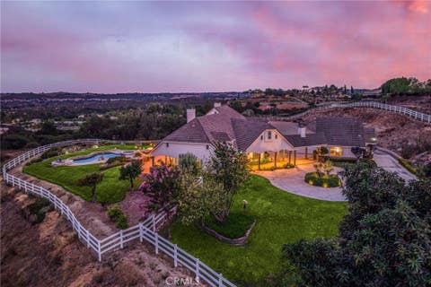 Photo of 40190 Sierra De Ronda, Murrieta, CA 92562 (MLS # SW26186093)