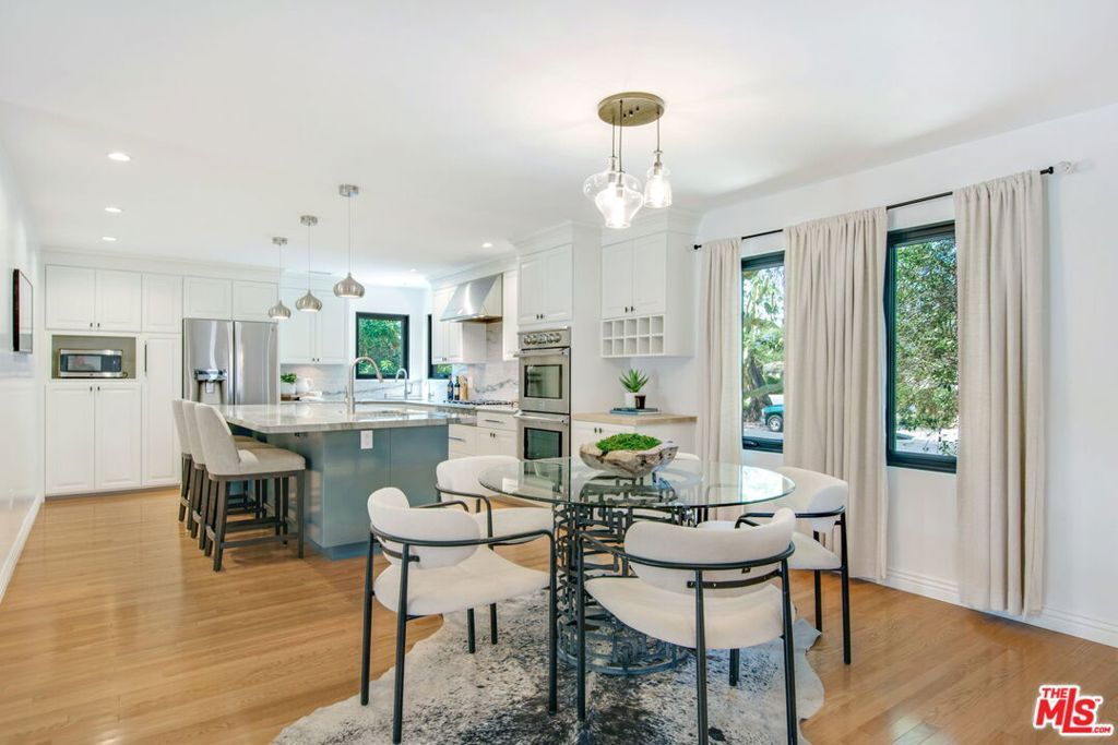 Photo of 3558 S Muirfield Road, Los Angeles, CA 90016 (MLS # 25619393)