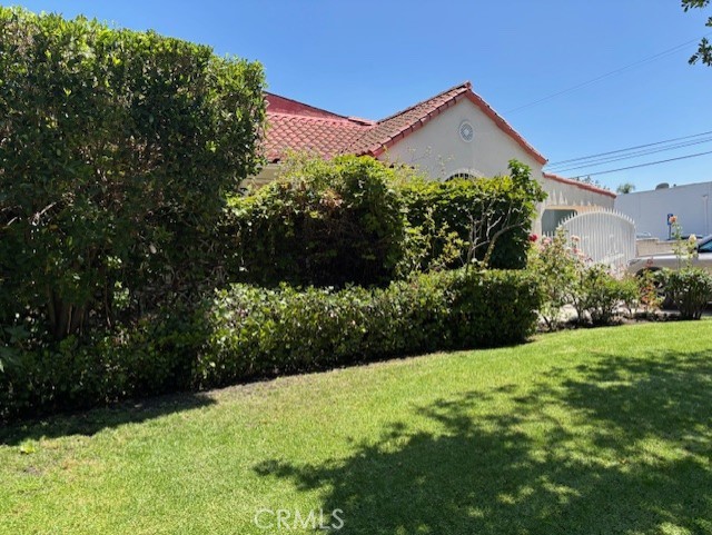 Welcome to 320 N. Laurel Ave, Los Angeles, CA., located north of Beverly Blvd. in the Melrose District near The Grove shopping complex, the Farmer’s Market and CBS Television City. This 3 bed / 2 ½ bath, single family home rental is a perfect blend of comfort and style, featuring separate living and dining rooms and breakfast nook with all wood floors, large bedrooms and huge bathrooms. House has Central A/C & Heat. The kitchen is a chef's dream with a gas stove, granite countertops, and modern appliances including a microwave, dishwasher, and refrigerator. Convenience is key with a washer and dryer in a separate Laundry Room, and great storage space in the attic. Step outside to a great backyard, complete with a pool and BBQ area, making it an ideal space for entertaining. The separate home office or studio provides a perfect space for work or creativity. With parking for six cars, you and your guests will never have to worry about finding a spot. Experience the best of LA living at 320 N. Laurel Ave. Please note that this is a No Smoking / No Vaping property. Pets are welcome, with pet deposit.