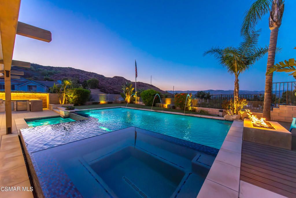 listing image 130724045204967926899