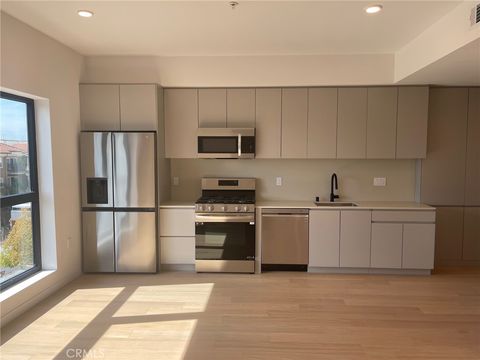 Photo of 904 S New Hampshire Ave #504, Los Angeles, CA 90006 (MLS # WS26046734)