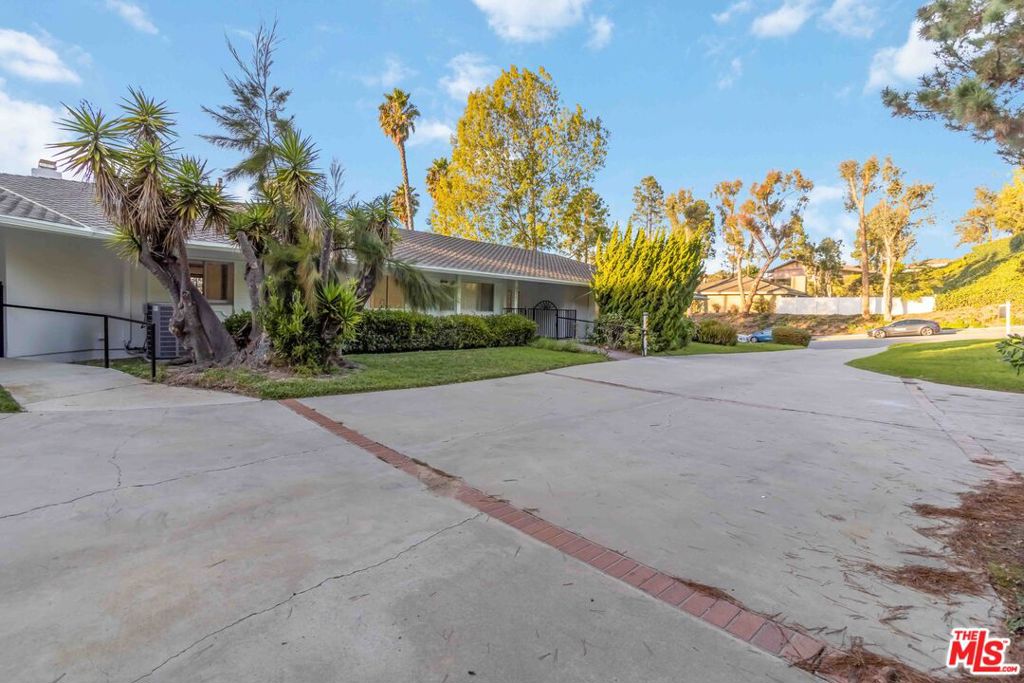 975 Valley Vista Drive