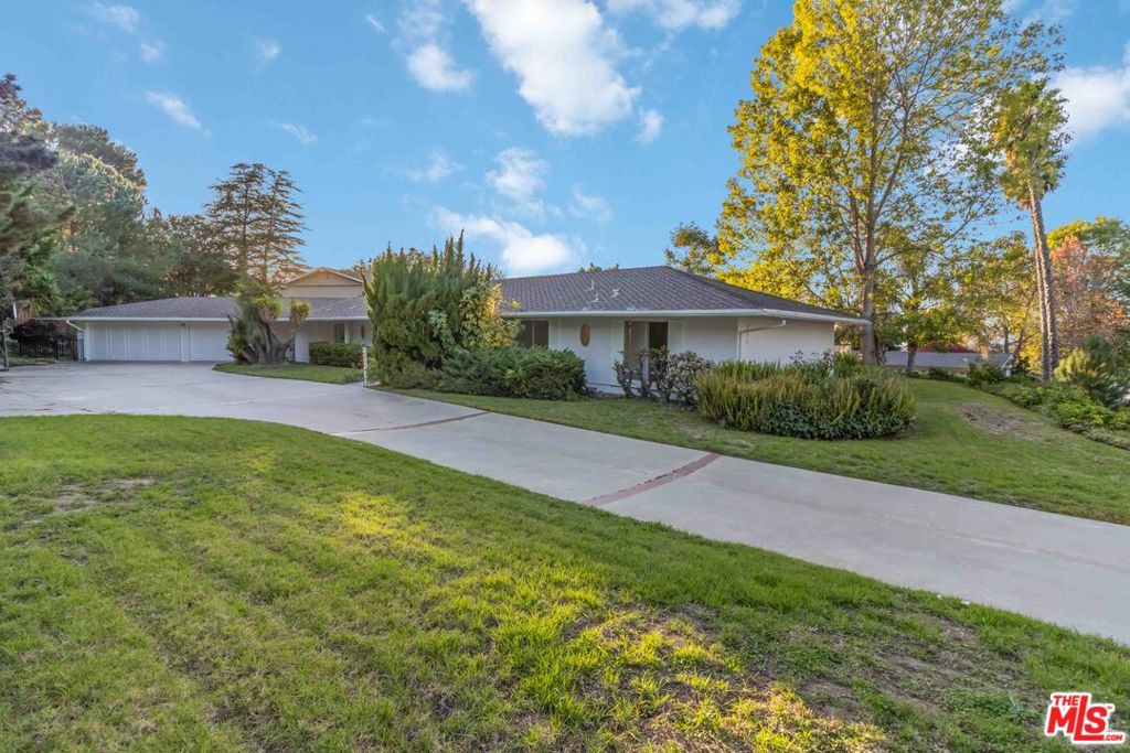 975 Valley Vista Drive