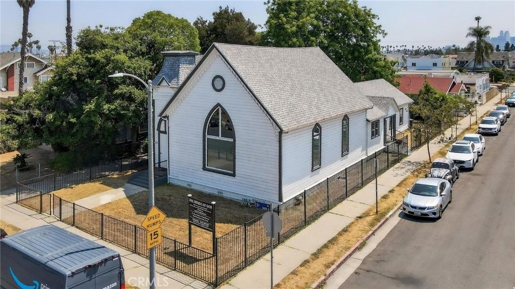 Photo of 3425 W 15th Street, Los Angeles, CA 90019 (MLS # SB25197329)