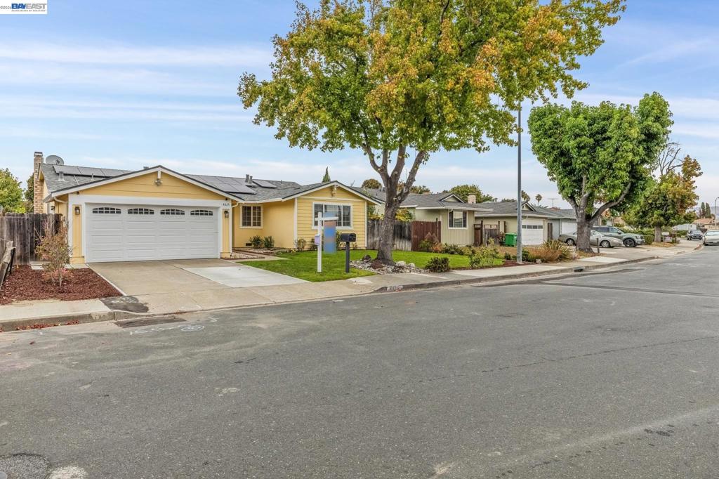 Properties 2 4825 Rose Way