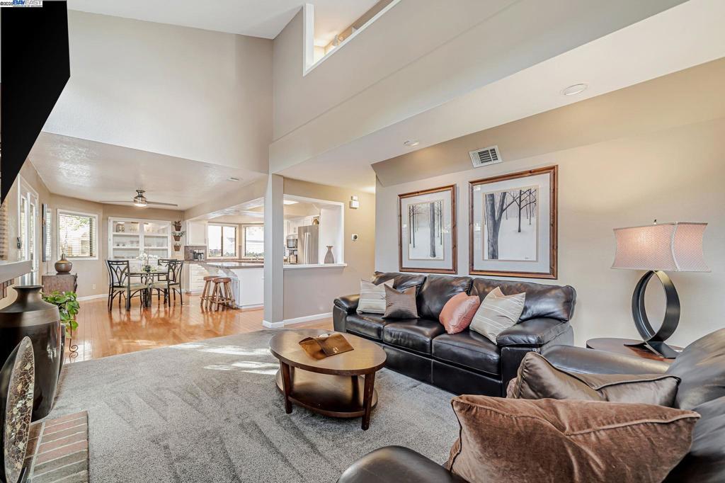 SPRINGWOOD MEAD - Residential