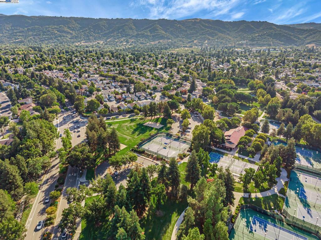 SPRINGWOOD MEAD - Residential
