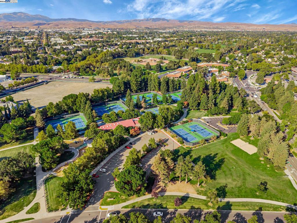 SPRINGWOOD MEAD - Residential