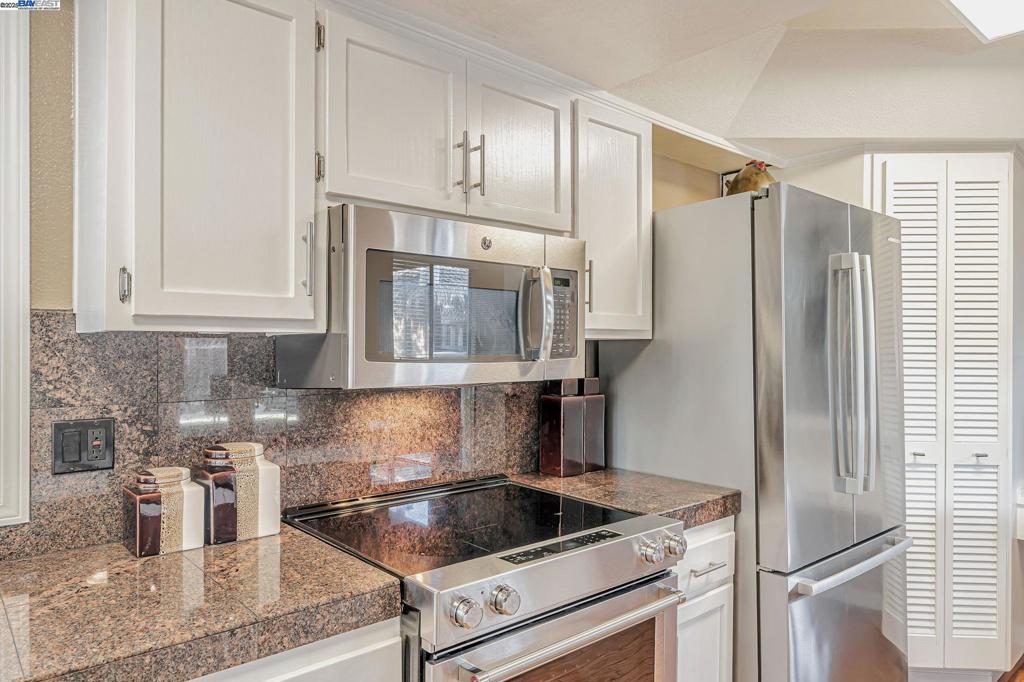 SPRINGWOOD MEAD - Residential
