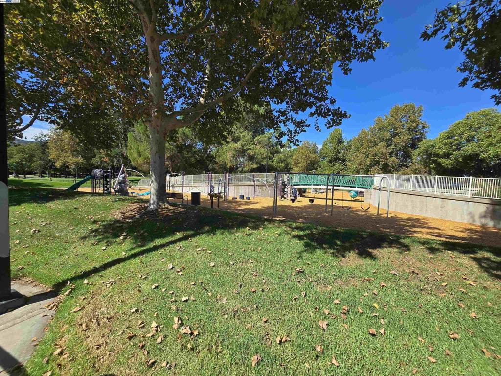 SPRINGWOOD MEAD - Residential