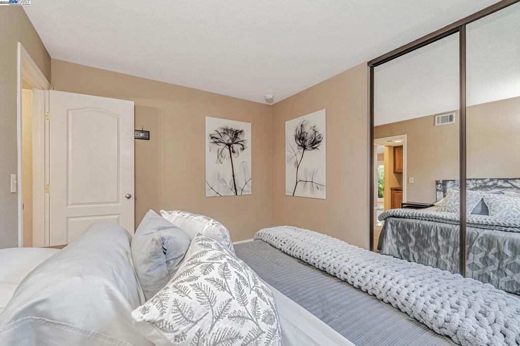 SPRINGWOOD MEAD - Residential