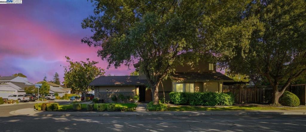 SPRINGWOOD MEAD - Residential