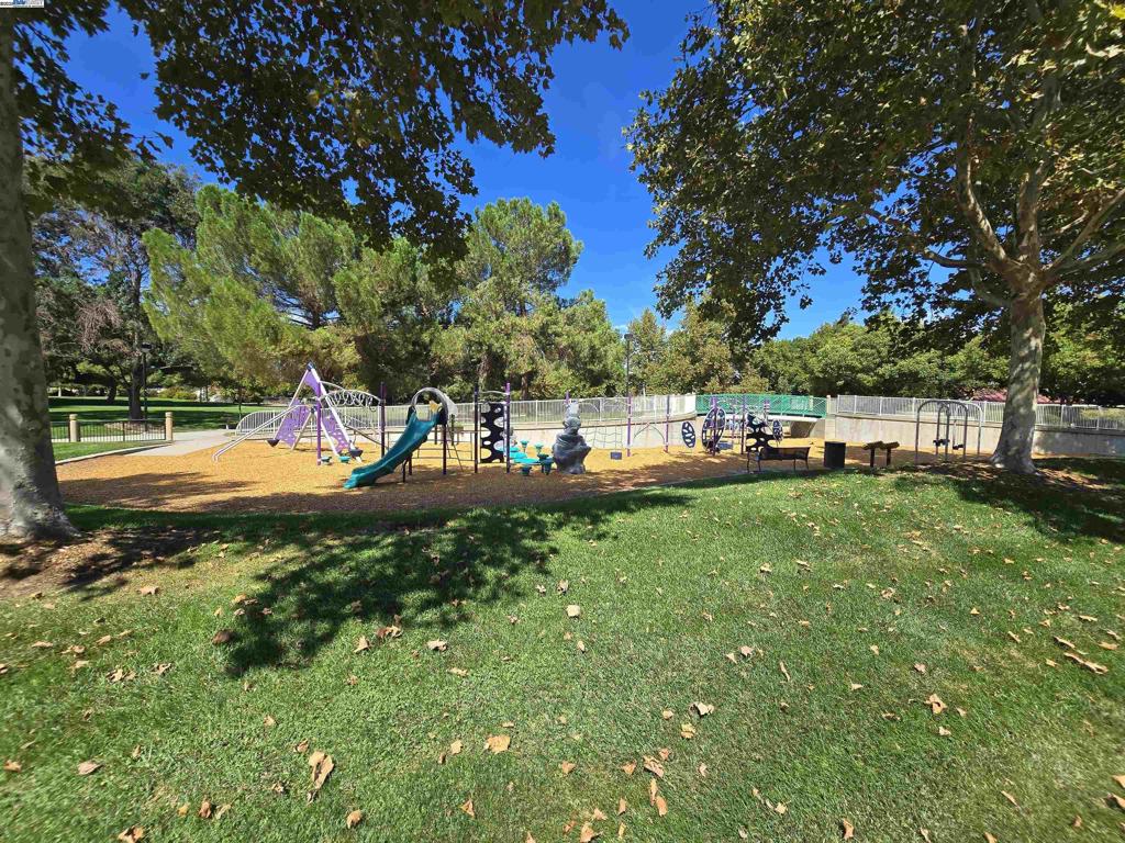 SPRINGWOOD MEAD - Residential