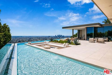 Photo of 9016 Thrasher Avenue, Los Angeles, CA 90069 (MLS # 26843113)