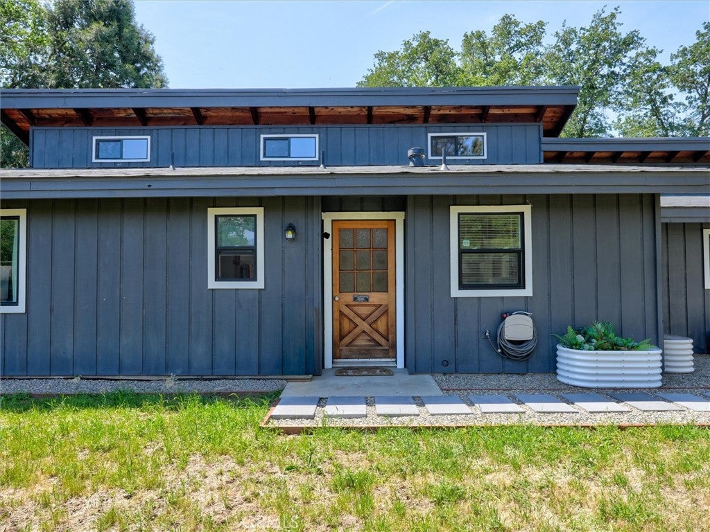 45744 N Oakview