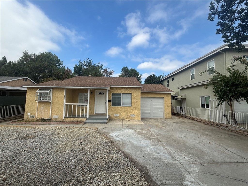 Welcome to 7447 Loma Verde Avenue, a 3-bedroom, 2-bathroom home in Canoga Park located on a large lot with a 1-car garage. Built in 1951, this property offers approximately 1,209 sq ft of living space on a 6,000 sq ft lot. The home is ready to move in as-is and also presents a great equity opportunity for those looking to update and add value. Inside you’ll find an open living and dining area, a functional kitchen, and comfortable bedrooms. A private driveway and spacious backyard provide additional utility and potential. Conveniently located near shopping, dining, and local amenities, this property is an excellent opportunity in the San Fernando Valley.