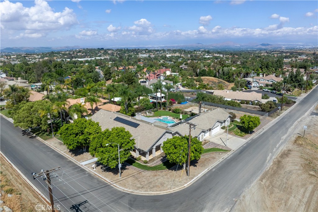 17492 Mariposa Avenue