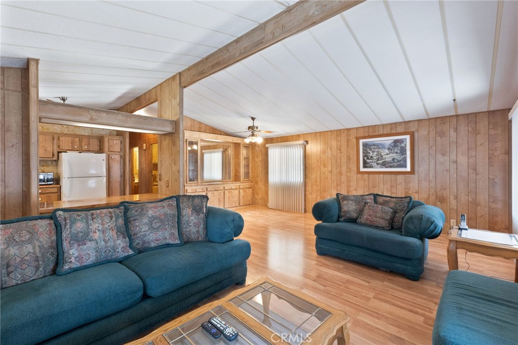 1525 W Oakland 27