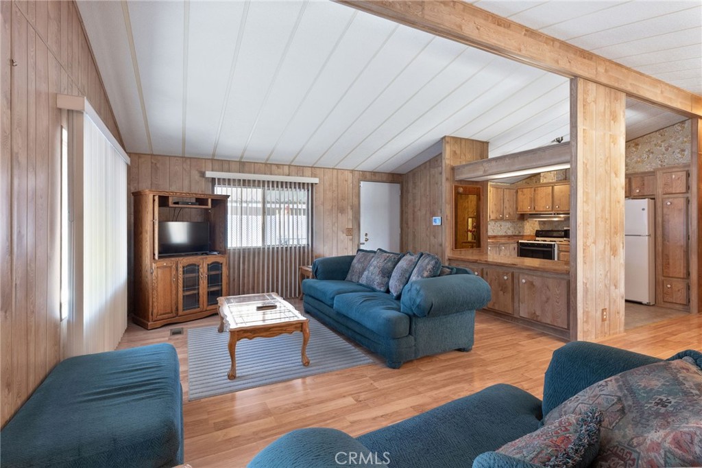 1525 W Oakland 27