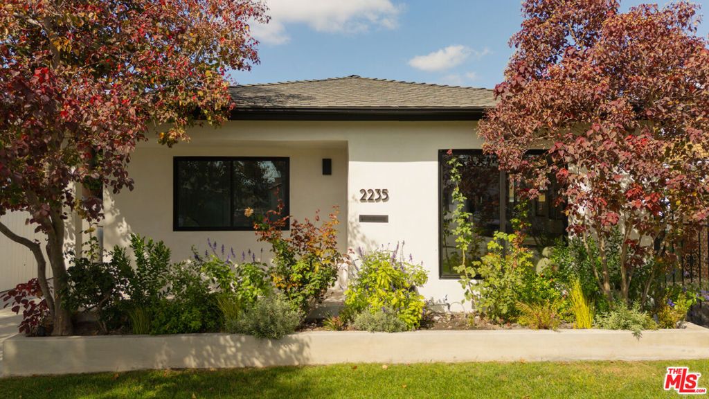 Photo of 2235 S Mansfield Avenue, Los Angeles, CA 90016 (MLS # 25602761)