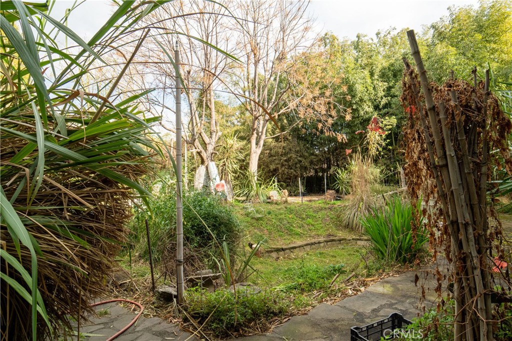 160 E Franklin Avenue