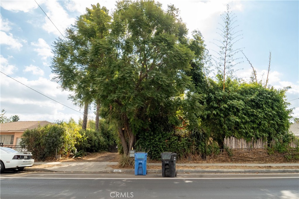 160 E Franklin Avenue