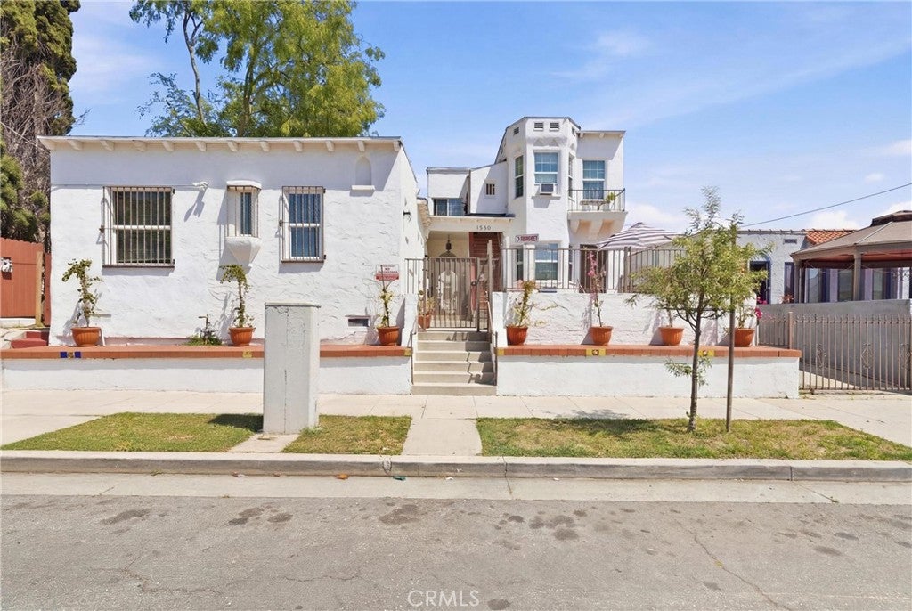1250 N Mariposa Avenue