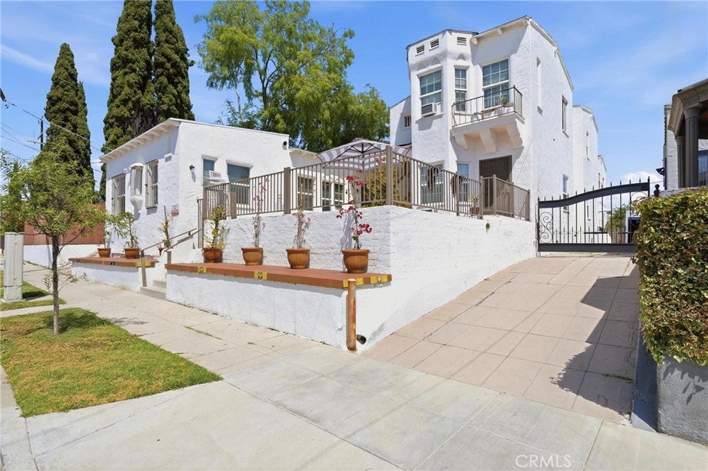 1250 N Mariposa Avenue