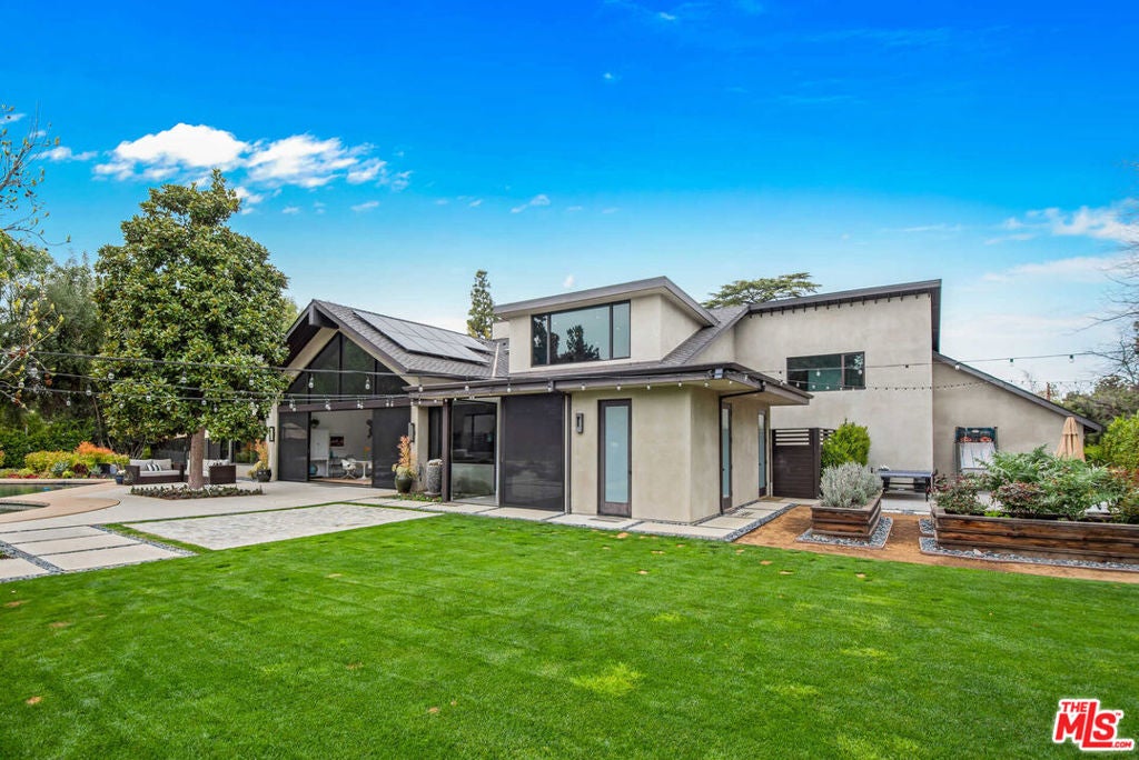17352 Magnolia Boulevard
