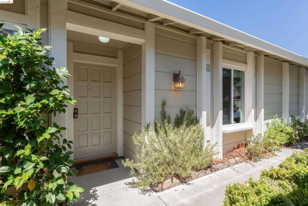 359 Kinross Dr