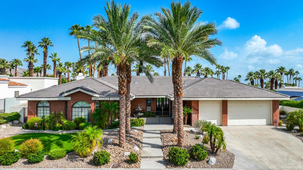 Photo of 72550 Greenbriar Lane, Palm Desert, CA 92260 (MLS # 219138580DA)