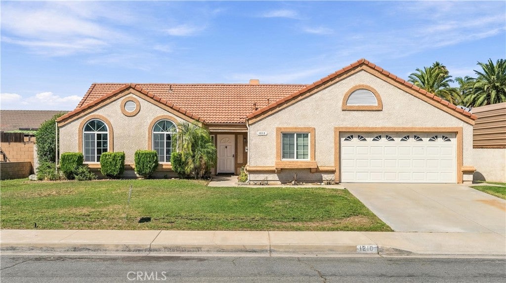 1210 W Cimarron