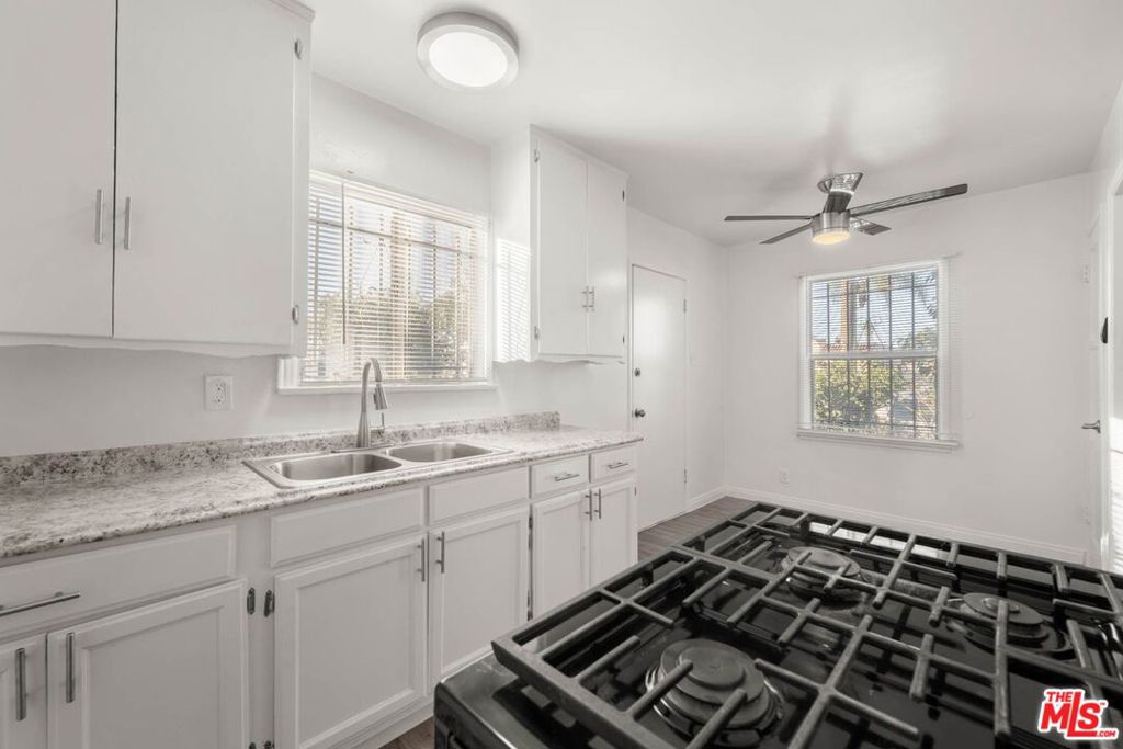 1124 W 110th Street
