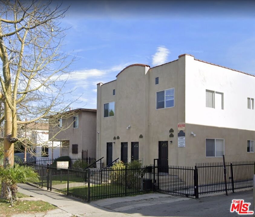 Upper level North Side of building spacious 900sf 2BR/1BA updated apartment for Rent! This apartment has everything you need! Hardwood floors, stainless steel appliances, double pane windows, well -lit, Central Air Conditioning/Heat, gated, 2 tandem assigned parking in the rear in a gated building, private pantry and an excellent central Los Angeles location. It's a 5 minute ride to the 10 freeway, minutes to downtown, less than 20 minutes to Hollywood. You will be pleasantly surprised at homie this place feels. Easy to show. Call/Text Now! No pets. Credit report required.