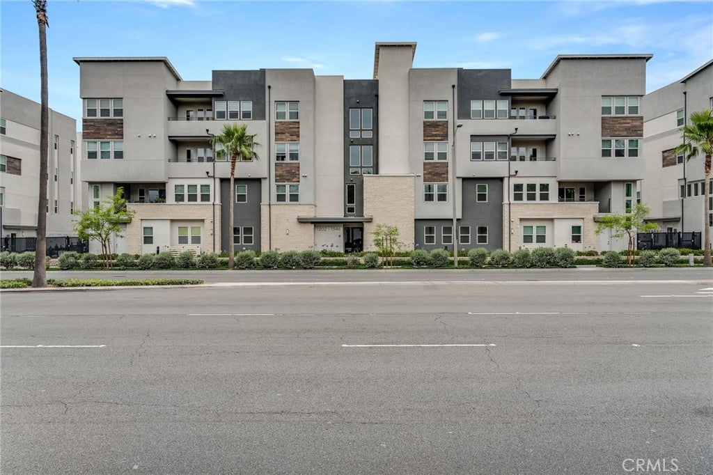 1338 S Urbana