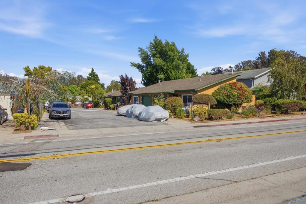 1584 Chanticleer Avenue